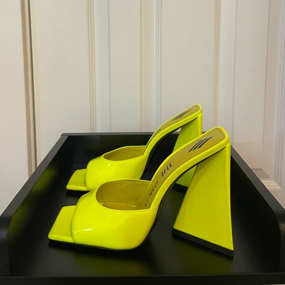 The Attico Devon Slide in Neon Fluo Yellow - Picture 3 of 13